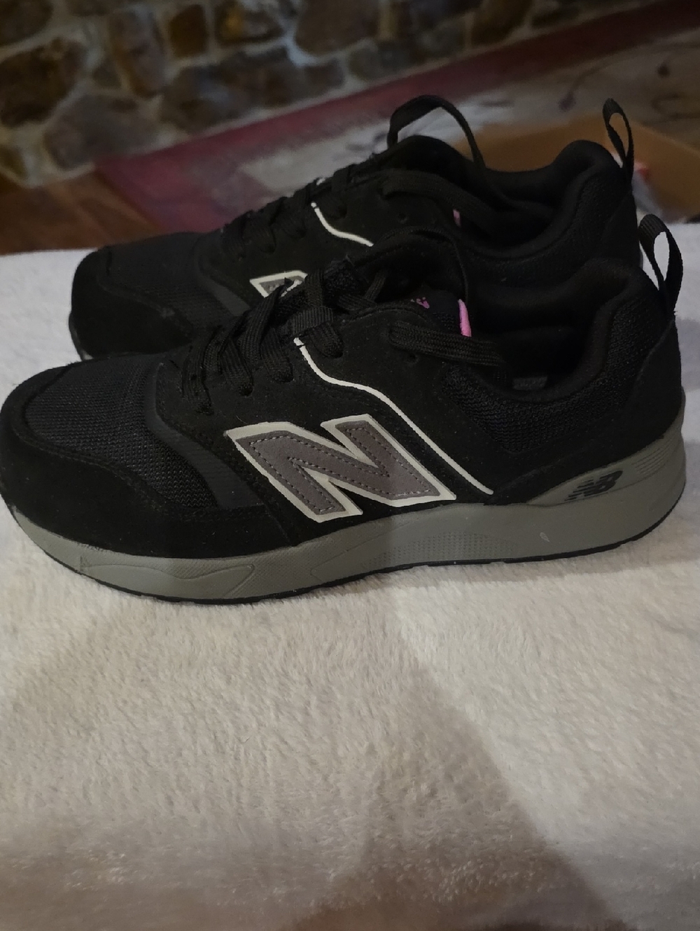 Work.ASTM Steel Toe New Balance Black Sneakers with Pink Logo Accent. New. - Picture 3 of 6